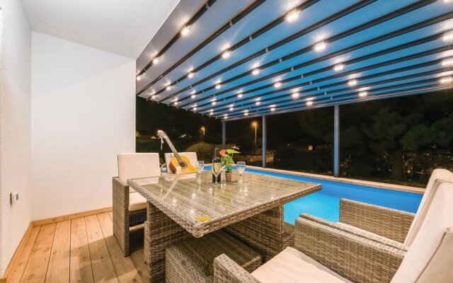 Amazing Home in Brodarica With Wifi and 6 Bedrooms