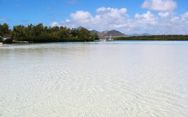 Apartment with 2 Bedrooms in Trou Aux Biches, with Furnished Balcony And Wifi - 1 Km From the Beach