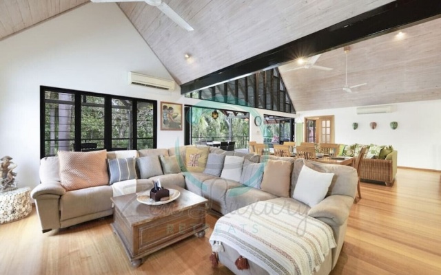 ZENLUX - 3-Story Corporate Golf Retreat – Guest Rooms – Holtze