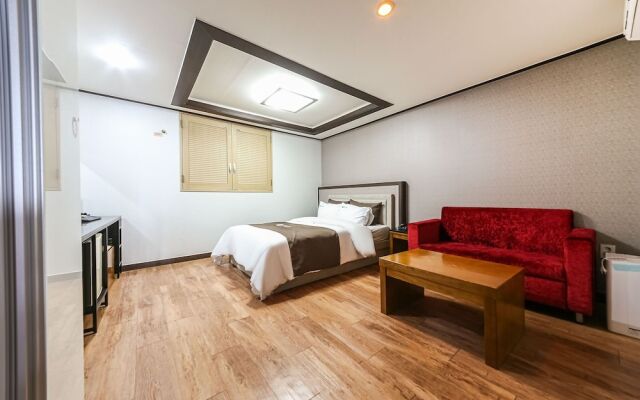 Gochang Hotel Moyangseong