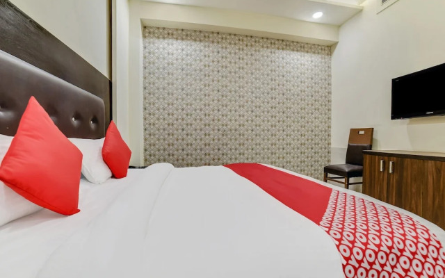 OYO Flagship 26585 Bhera Enclave Paschim Vihar