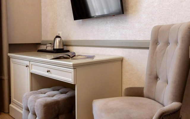 Royal mini-apart hotel on Serbska 6