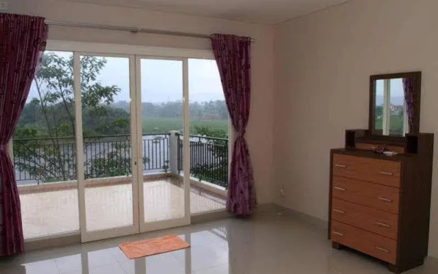 Villa Green Lake Parahyangan