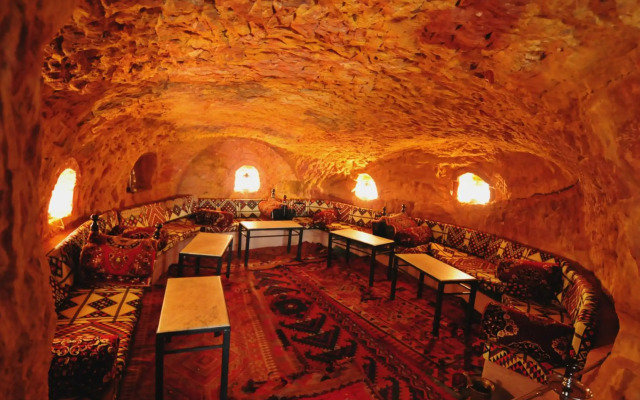 Edom Hotel