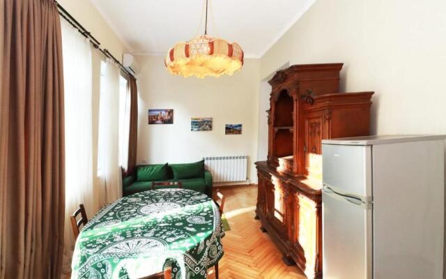 Bright and cozy 1BR apt in the heart of Tbilisi