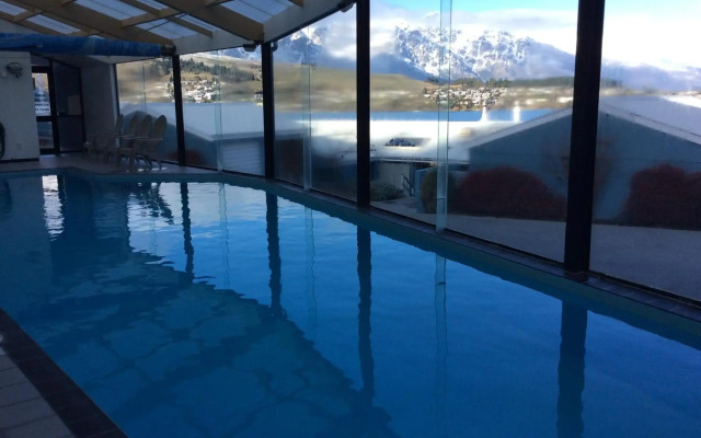 Spinnaker Bay Apartments