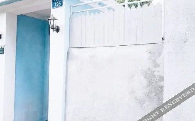 Weiwen Huaming Hostel