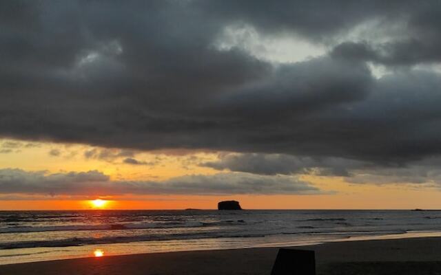 Playa Hermosa Ecolodge