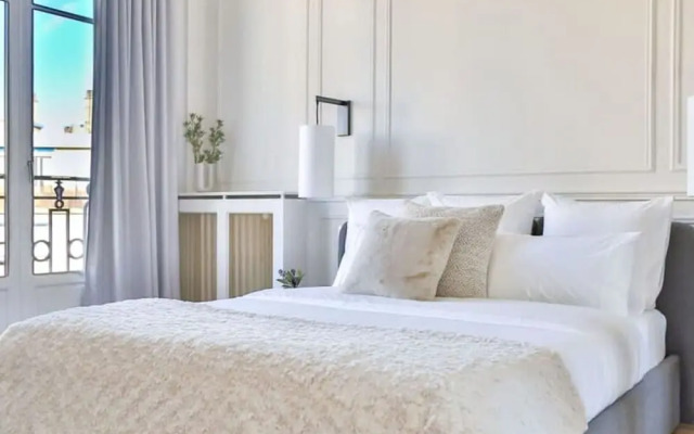 Design Passy Terrace 2 Bedroom Apt With Balcony in Paris
