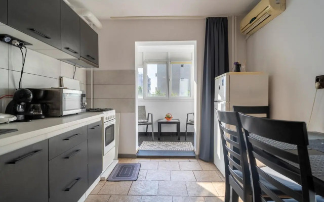 Rustic & Spacious 3br Apartment