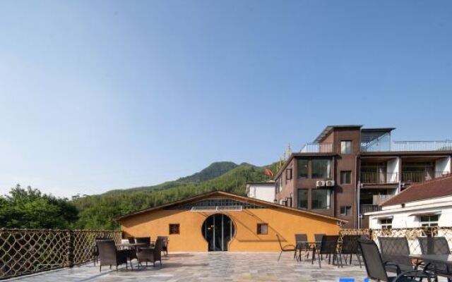 Longmen Inn (Moon Moon Bay Scenic Area Branch)