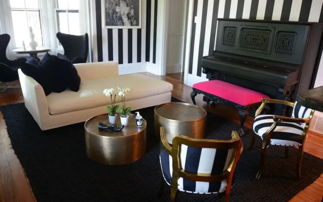 The Hugh Boutique B&B - фото 2
