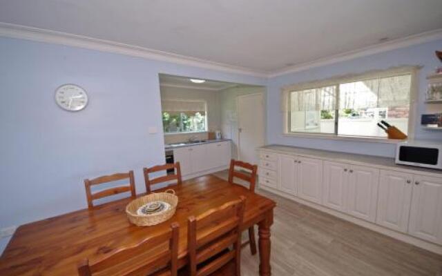 Billy's on Main, 44 Main Street