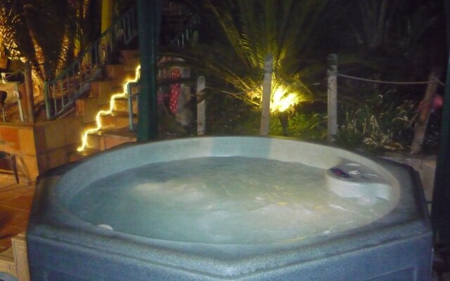Woodland Hills Calabasas Guesthouses