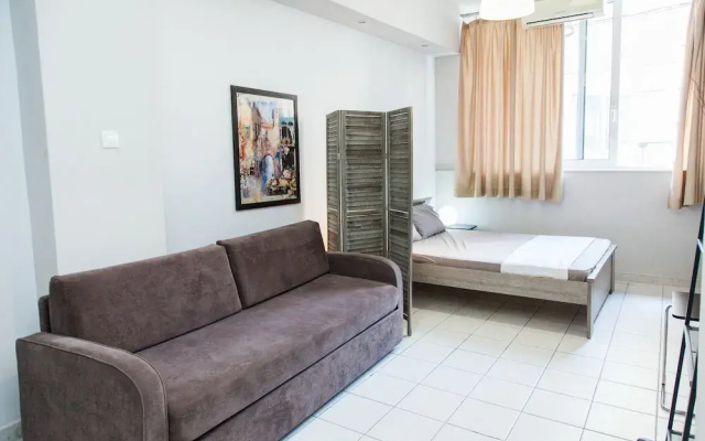 Cozy and Comfy Central Athens Apt.