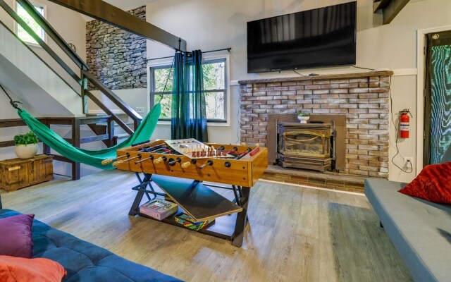 Pet-friendly Tobyhanna Retreat w/ Deck & Playset!