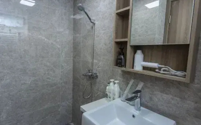 Huazhiju Hotel (High-speed Railway East Station Branch)