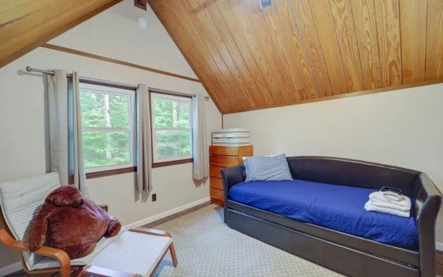 Deck, Fire Pit, & Grill: Beech Mountain Chalet