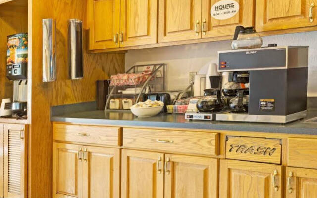 Super 8 Motel - Mars/cranberry/pittsburgh Area