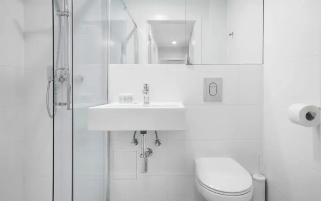 Warsaw City Center Apartment by Renters