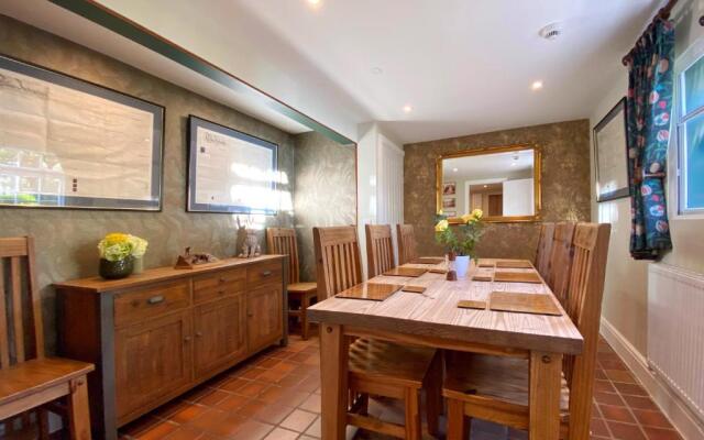 Hambrook House Canterbury - NEW luxury guest house with spa tub