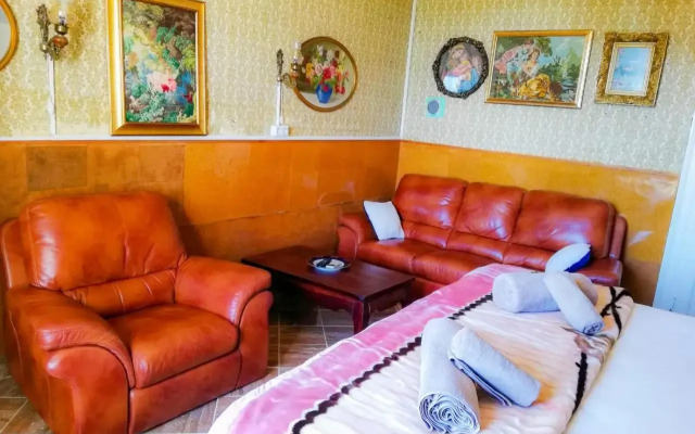 Secret Garden Apartment by Irundo