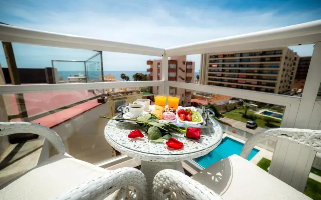 Отель Moon Dreams Torremolinos - Adults Recommended