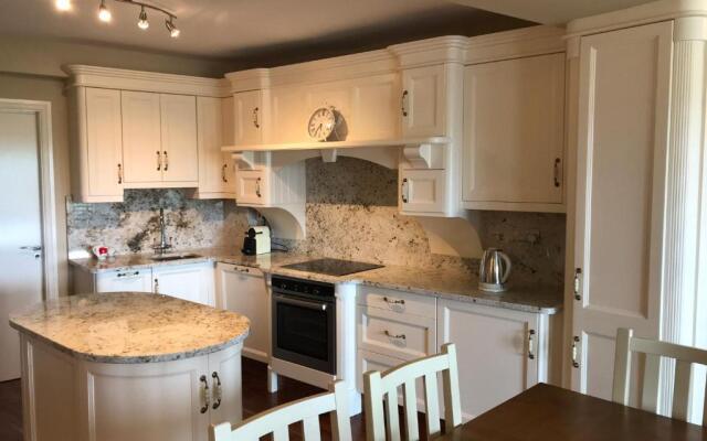 Cottage 360 - Clifden