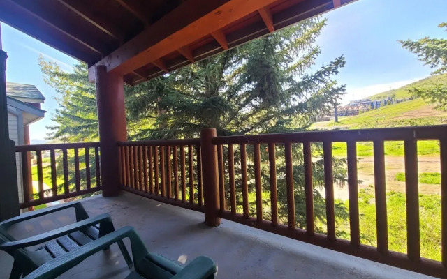 Snow Flower 078 3 Bedroom Condo by RedAwning