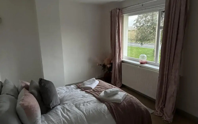 Captivating 1-bed House in Ammanford