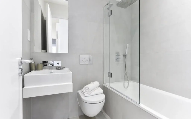London Bridge Apartment