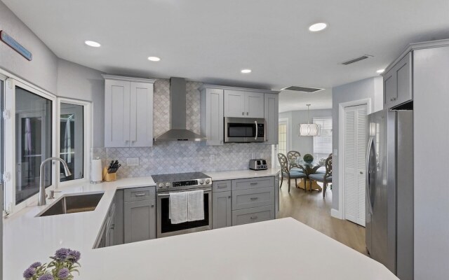 597 bal Harbor Blvd