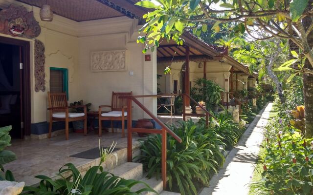 Nusa Indah Bungalows & Villa