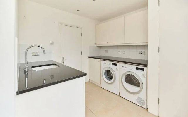 The Hampstead Getaway - Charming 5bdr Home With Conservatory