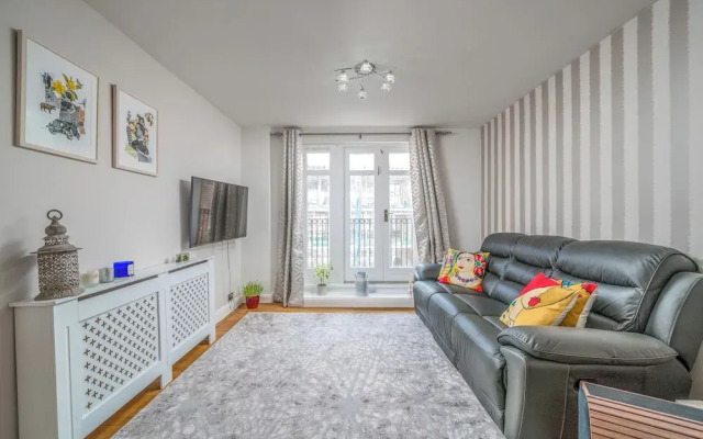Cozy 3-bed flat near Vauxhall Gardens