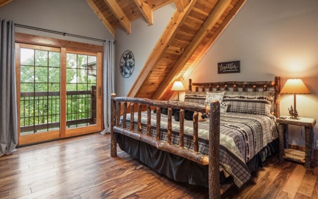 Grand Mountain Getaway 8 Bedroom Home by Redawning