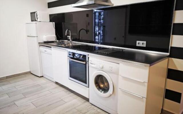 Conil Red-Black Apartment