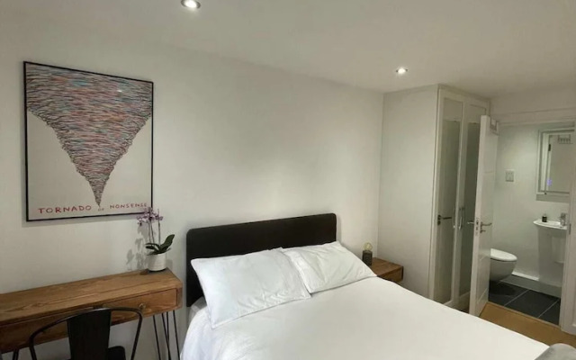 Stunning 3BD Maisonette W/balcony - Old Street!
