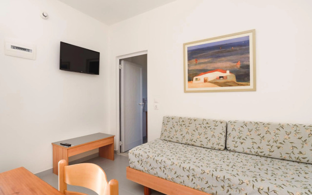 Matina Pefkos ApartHotel