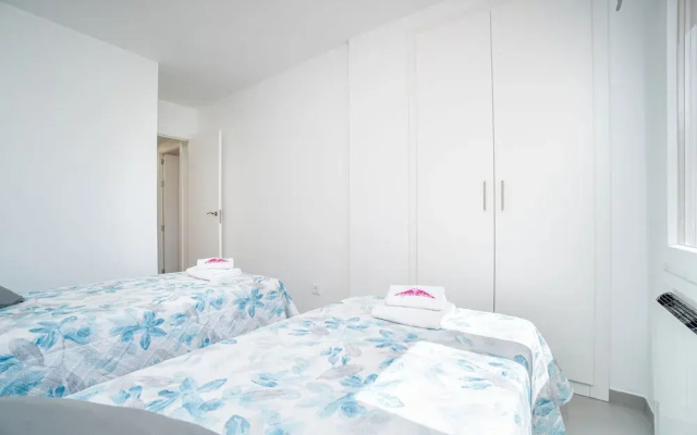 Apartment in Empuriabrava Near Sandy Beach