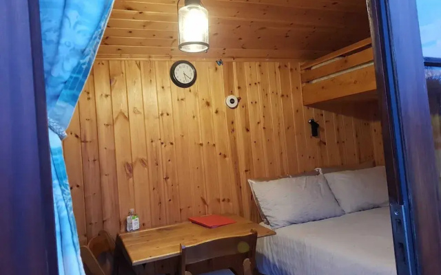 Cozy Cabin Retreat - Sleeps 2 & a Child