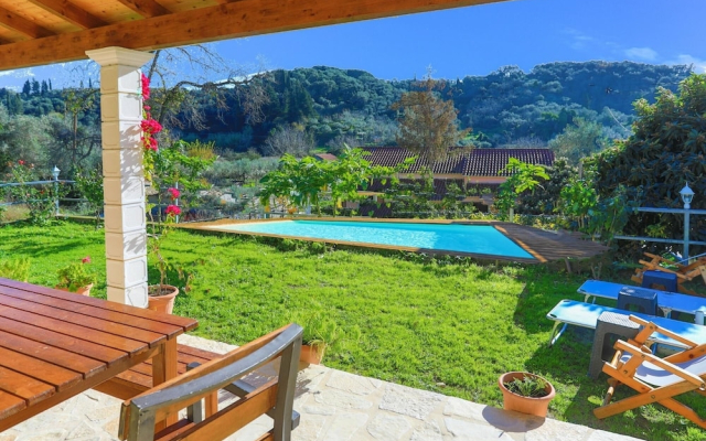 Green Family Villa in Agios Ioannis