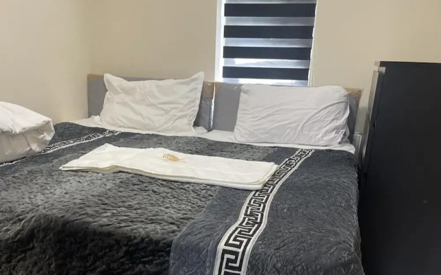 Uppamosluxurious London House With 4 Bedrooms