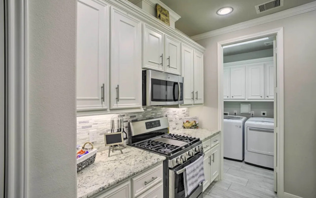 Modern Houston Townhome Near The Woodlands