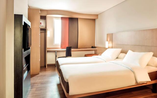 Ibis Gading Serpong