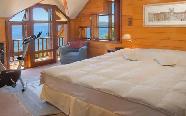 Warm House on the Edge of Lake H28