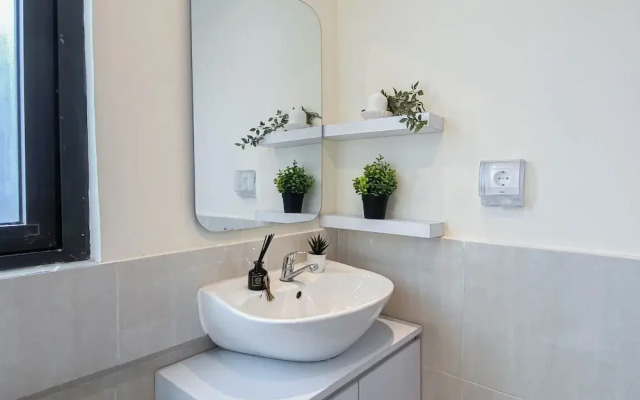 Minimalist Tidy 2Br At Meikarta Apartment