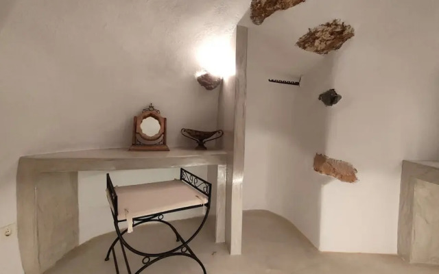 The Commander s Cave