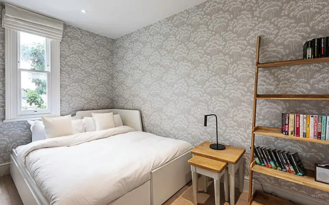 Fulham Serenity: Your Charming 2-bed Retreat