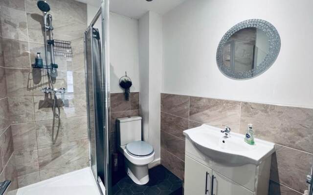Inviting 2-bed Apartment in Liverpool